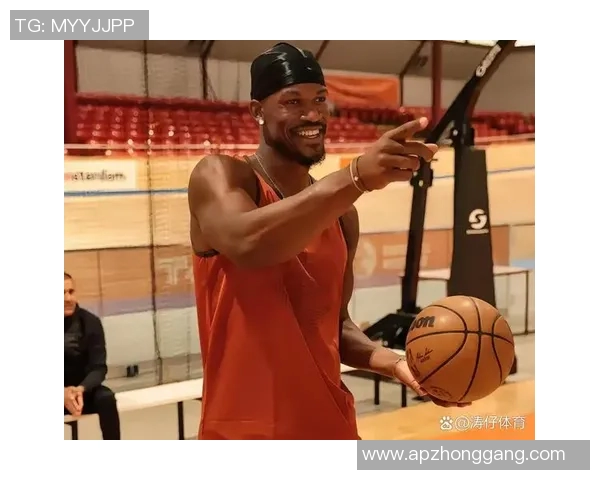 吉米巴特勒领衔热火队奋战季后赛展现领袖风范与不屈精神